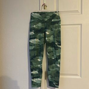 NEVER WORN Fabletics Powerhold Leggings